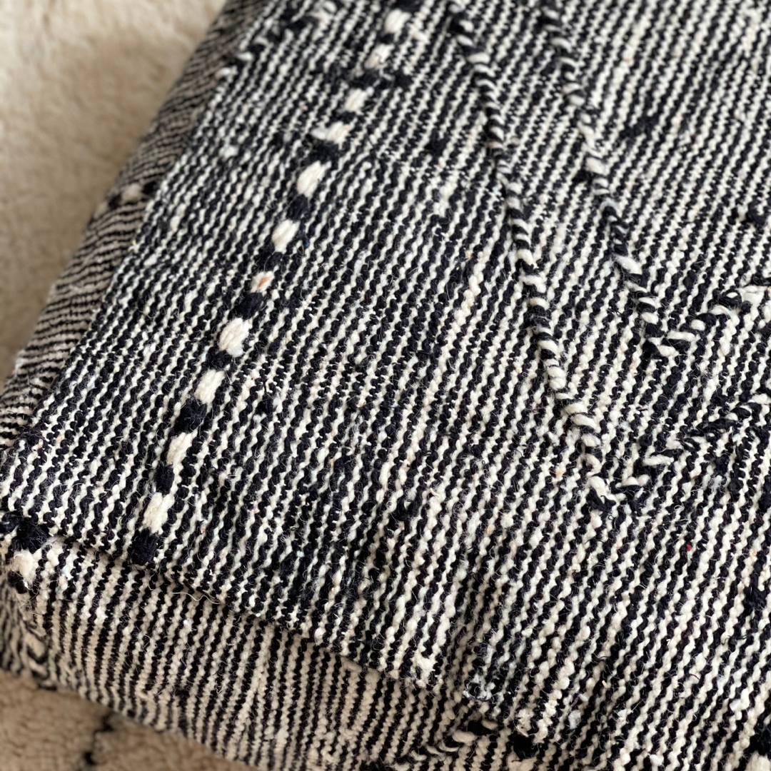 Vintage Berber Pouffe - 106 - Troussi