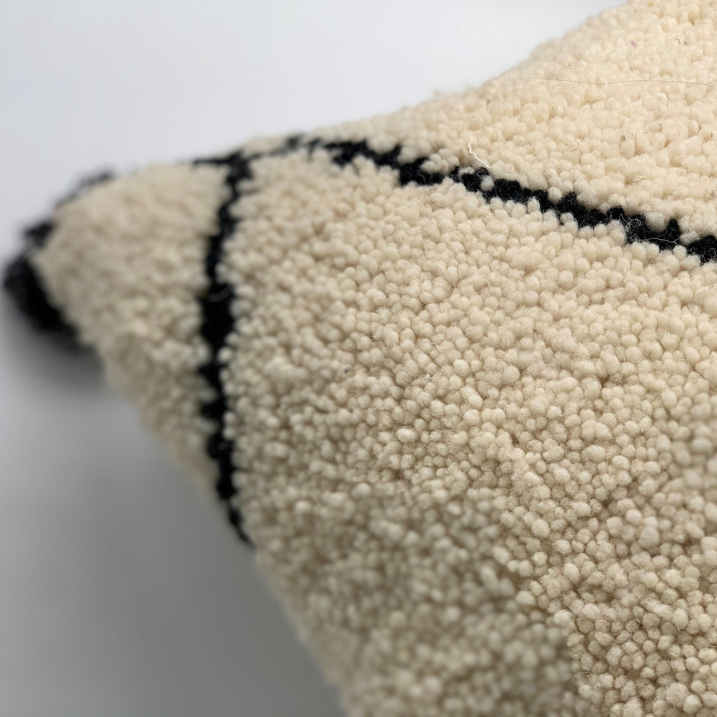 Beni Ourain Cushion Lines - Troussi