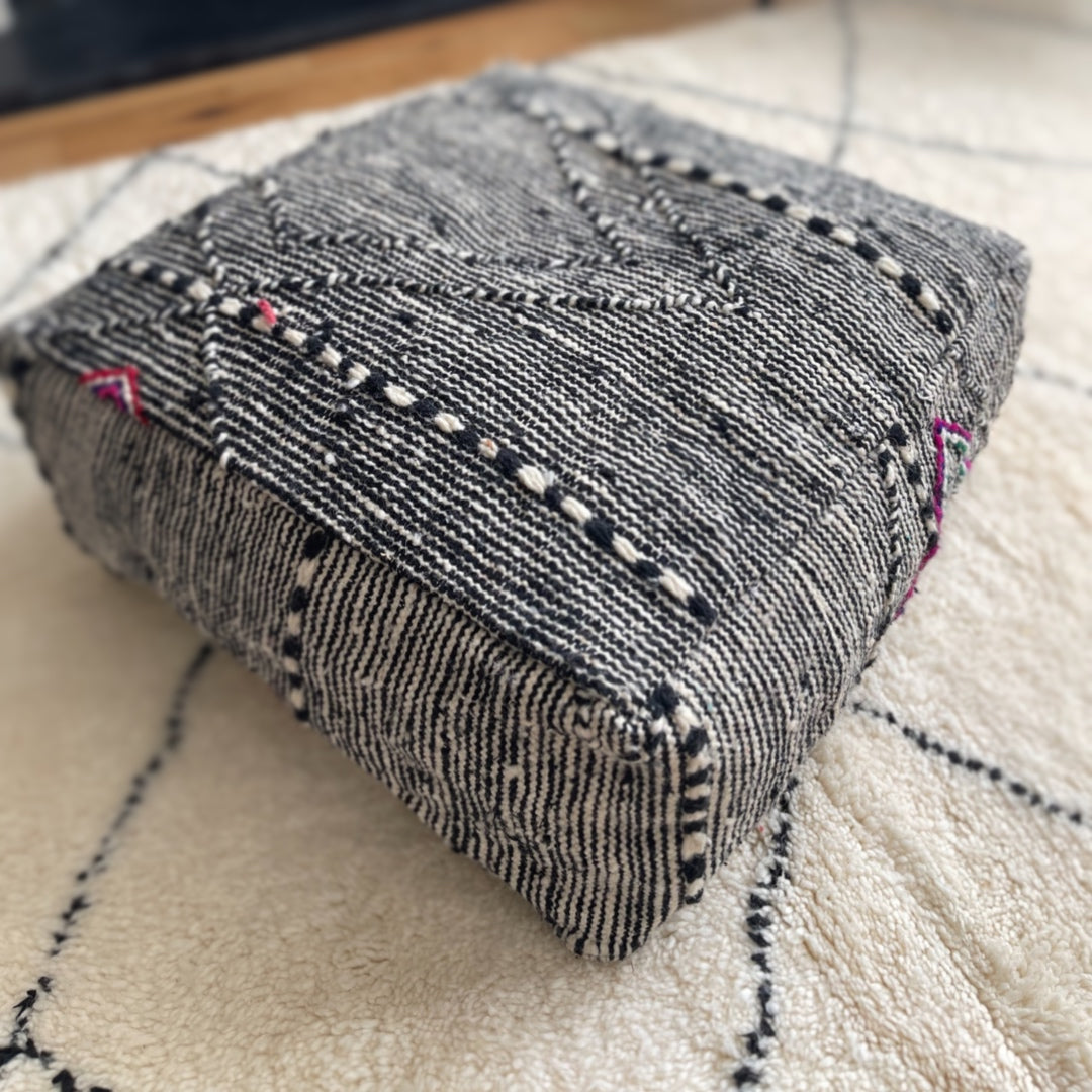 Vintage Berber Pouffe - 106 - Troussi