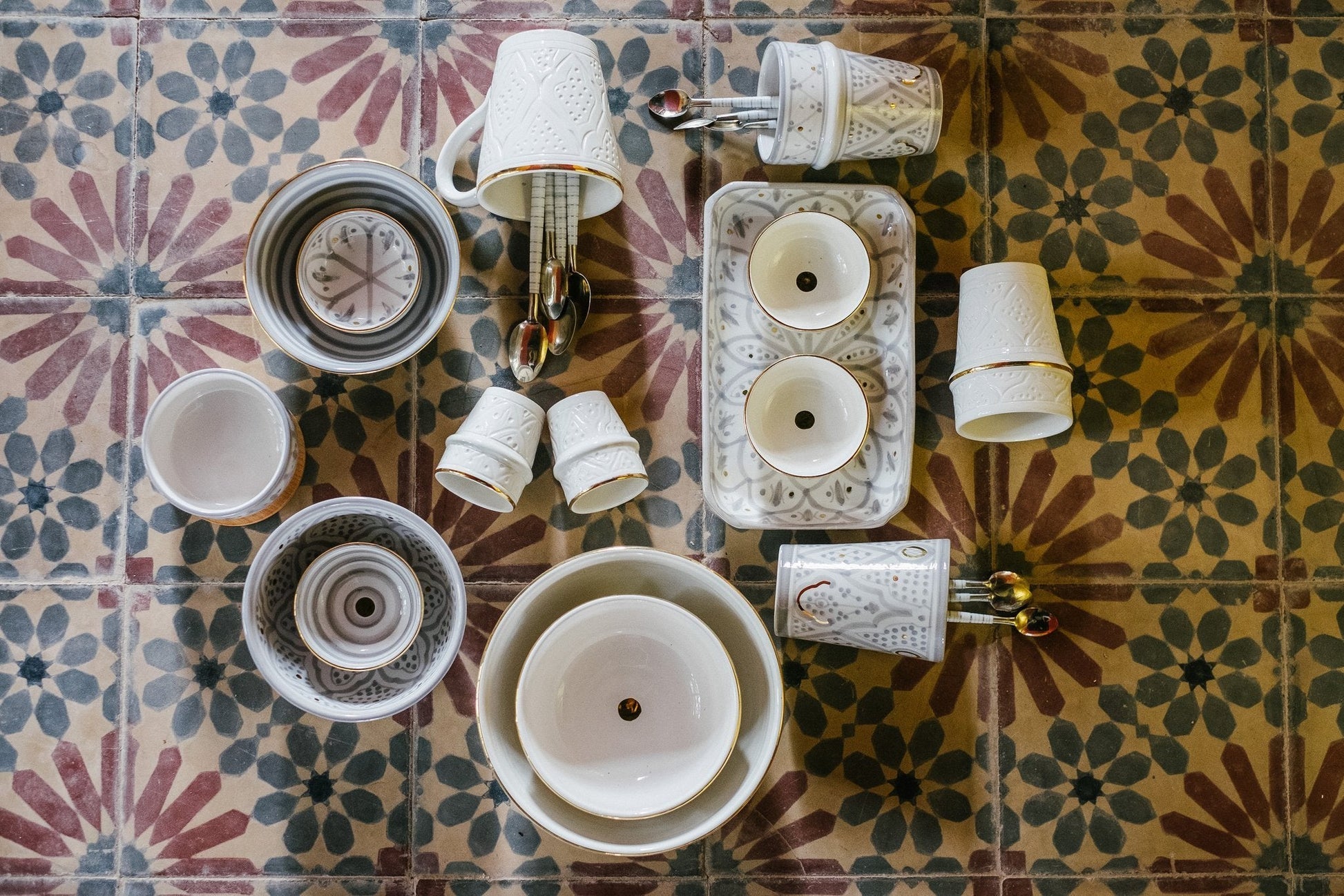 BELDI CERAMIC EMBOSSED CUPS WHITE - Troussi