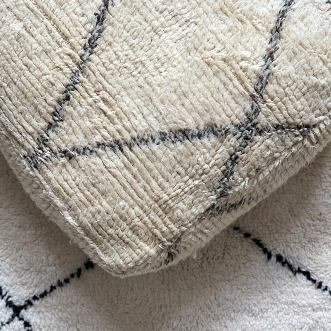 Vintage Beni Ourain Pouffe - Troussi